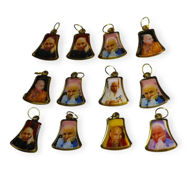 Shukrana_Blessings_GURU_JI_SWAROOP_Pendant_Locket_|_Jai_Guruji_Blessings_Pendant_for_Men_&_Women_|_Spiritual_&_Devotional_Jewelry_(Set_of_12)