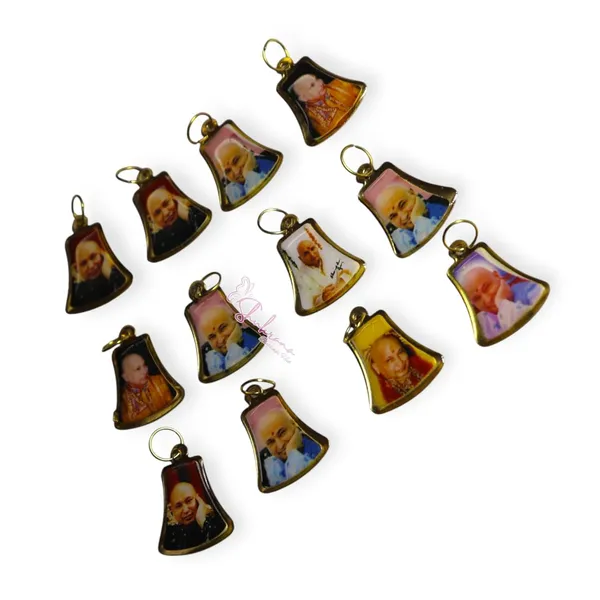 Shukrana_Blessings_GURU_JI_SWAROOP_Pendant_Locket_|_Jai_Guruji_Blessings_Pendant_for_Men_&_Women_|_Spiritual_&_Devotional_Jewelry_(Set_of_12)