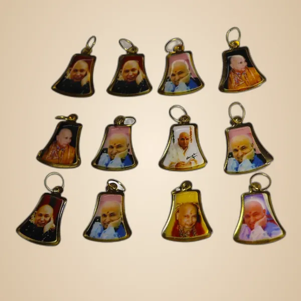 Shukrana_Blessings_GURU_JI_SWAROOP_Pendant_Locket_|_Jai_Guruji_Blessings_Pendant_for_Men_&_Women_|_Spiritual_&_Devotional_Jewelry_(Set_of_12)