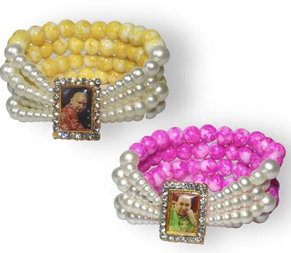 white_Pearl_Bracelet_hand