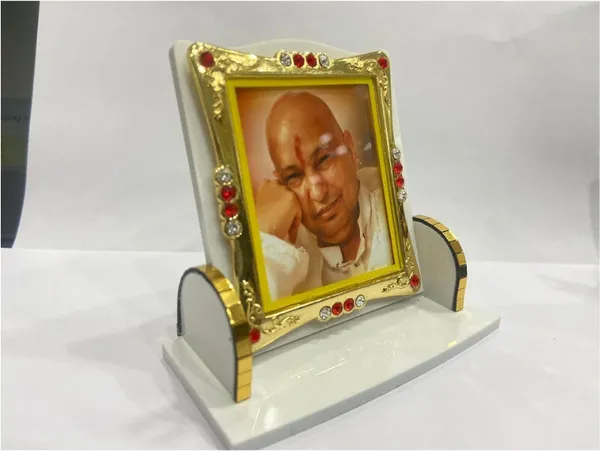 Office_Table_Photo_Frame_(Guruji_Face)