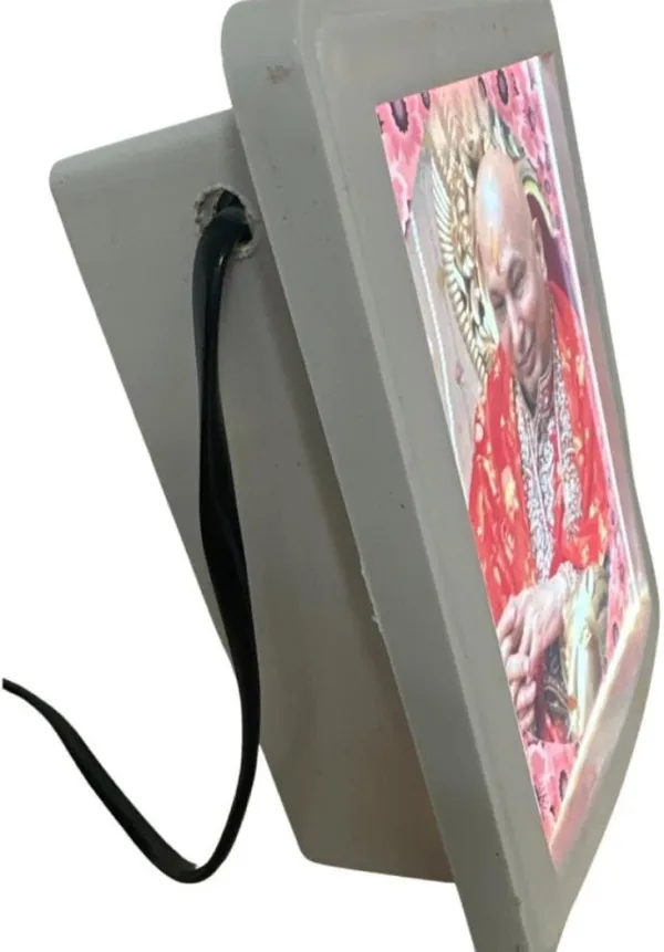 Photo_frame_chanting_mantra_guru_ji