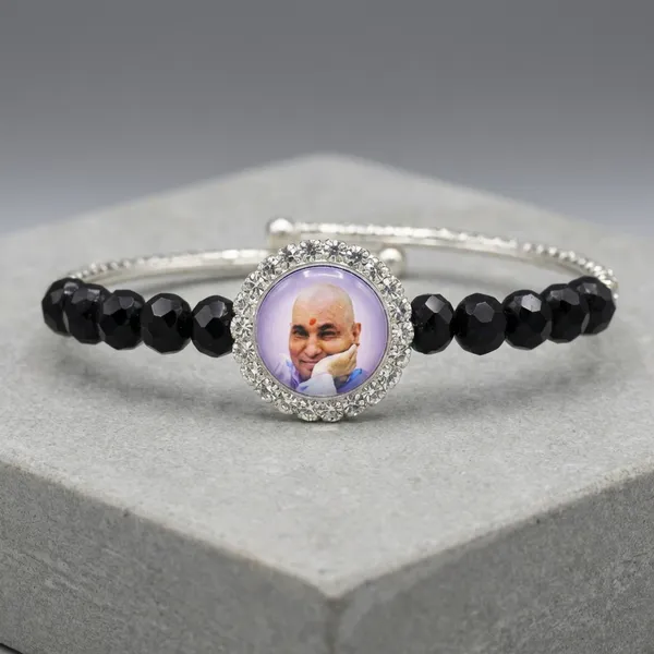Jai_Guru_Ji_Kada_Bracelet_with_Divine_Photo_&_Elegant_Metal_Design_|_Spiritual_Protection_Wristband_for_Men_&_Women_|_Devotional_Gift_for_Faith_&_Meditation