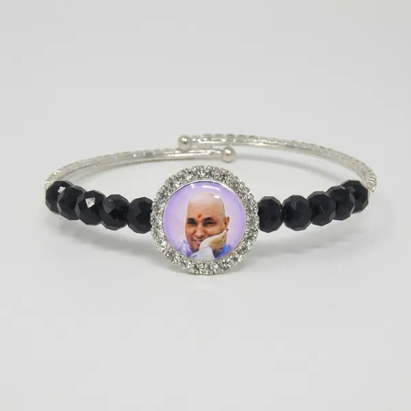 Jai_Guru_Ji_Kada_Bracelet_with_Divine_Photo_&_Elegant_Metal_Design_|_Spiritual_Protection_Wristband_for_Men_&_Women_|_Devotional_Gift_for_Faith_&_Meditation