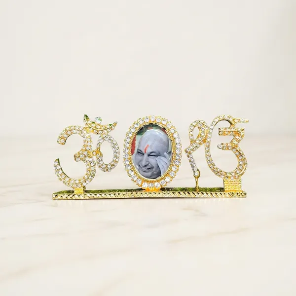 Divine_GURU_JI_Jai_guru_Ji_Swaroop_Brass_Idol_with_Stonework_|_Om_&_Ek_Onkar_Devotional_Showpiece_for_Car_Dashboard,_Puja_Room,_Home_&_Office_Decor_|_Spiritual_Gift_Item
