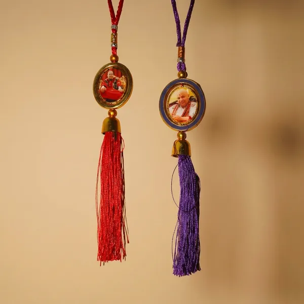 Divine_GURU_JI_guruji_Heart_Shape_Hanging_Ornament_with_Blue_Tassel_|_Car_Mirror_Hanging,_Home_&_Mandir_Decoration_|_Spiritual_Gift_(D3)