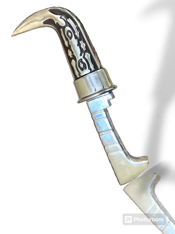 Silver_Stylish_Shining_Look_Made_of_Fibre_Plastic_Body_with_Non_Sharp_Iron_Blade_(8_Inch)