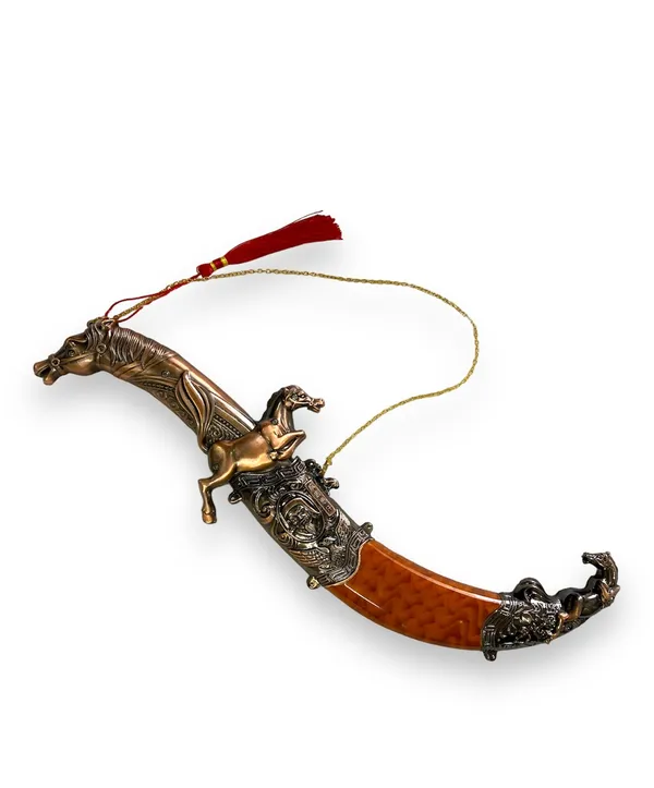 Golden_&_Red_Stylish_Shining_Look_Made_of_Fibre_Plastic_Body_with_Non_Sharp_Iron_Blade_(8_Inch)