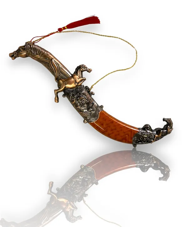 Golden_&_Red_Stylish_Shining_Look_Made_of_Fibre_Plastic_Body_with_Non_Sharp_Iron_Blade_(8_Inch)