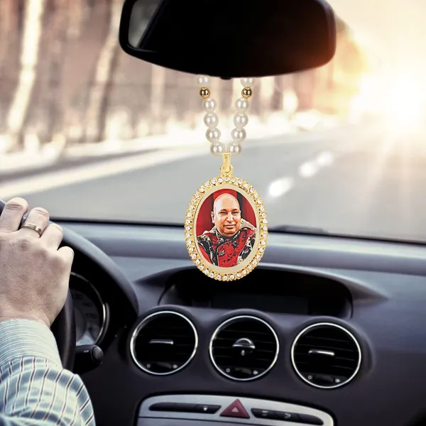GuruJi_Swaroop_Photo_Car_Hanging_Oval_Shape_Diamond_Nug_Pendant(pk-6)