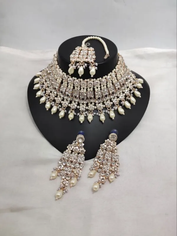 White_Premium_Alloy_Necklace_With_Earrings_&_Maang_Tikka_Jewellery_Set_For_Women_(Pack_Of_3)