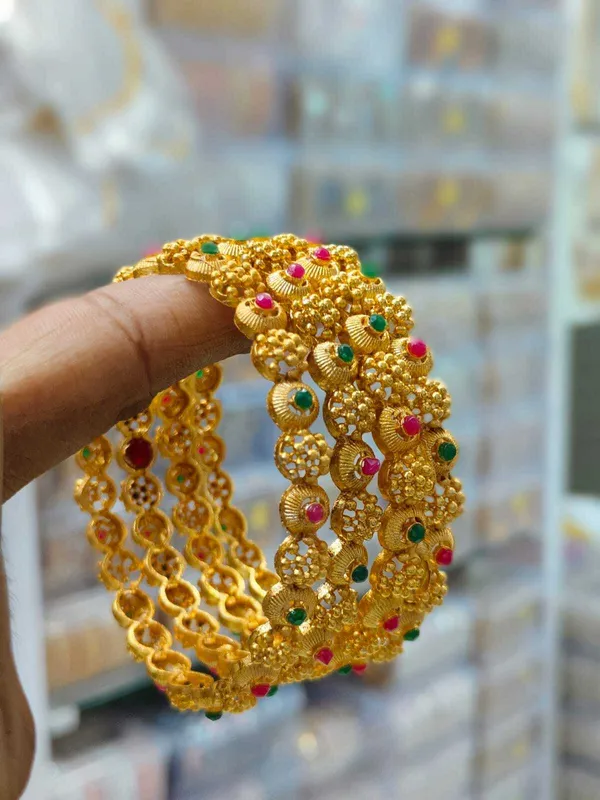 Gold_Premium__Brass_Bangle_For_Women_(Pack_Of_4)