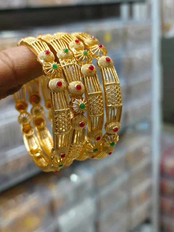 Gold_Premium__Brass_Bangle_For_Women_(Pack_Of_4)