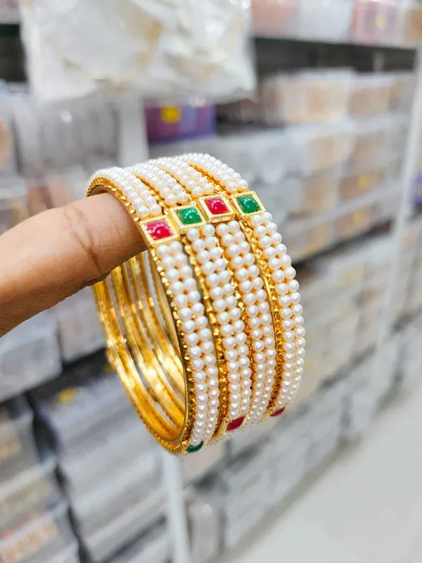 Gold_Premium__Brass_Bangle_For_Women_(Pack_Of_4)