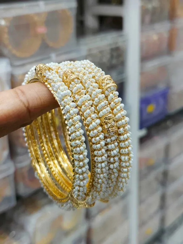 Gold_Premium__Brass_Bangle_For_Women_(Pack_Of_4)