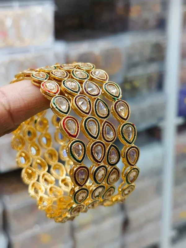 Gold_Premium__Brass_Bangle_For_Women_(Pack_Of_4)