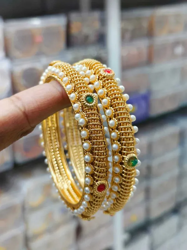 Gold_Premium__Brass_Bangle_For_Women_(Pack_Of_2)