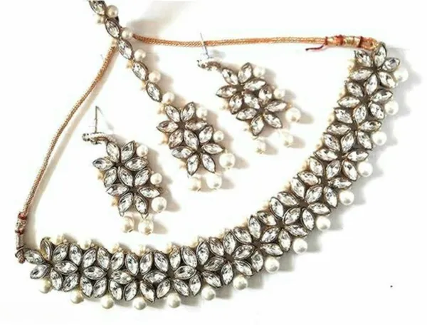 Silver_Premium_Alloy_Necklace_With_Earrings_&_Maang_Tikka_Jewellery_Set_For_Women