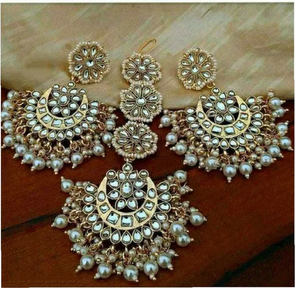 Golden_Premium_Brass_Earrings_&_Maang_Tikka_Jewellery_Set_For_Women