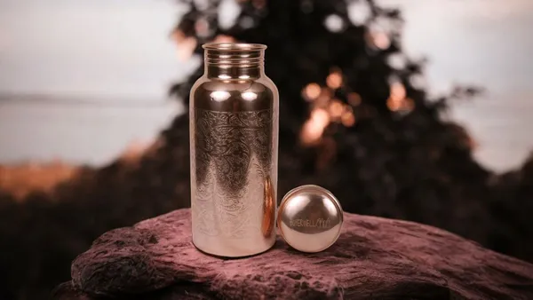 Embossed_Pure_Copper_Water_Bottle_-_Embrace_Ayurvedic_Wellness_&_Sustainable_Living