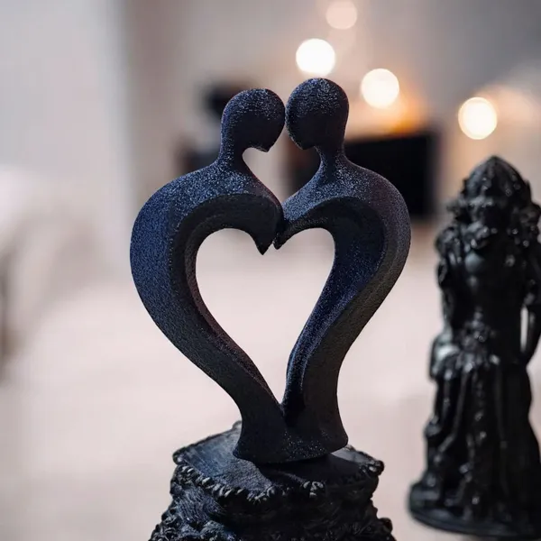 Modern_Heart_Shaped_Abstract_Love_Couple_Sculpture.