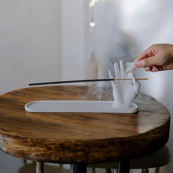 Agarbatti_Stand_with_Ash_Catcher_White_PLA_Decorative_Hand-Shaped_Incense_Sticks_Holder_Unique_Design.