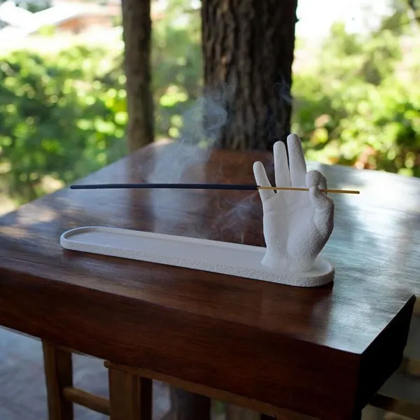 Agarbatti_Stand_with_Ash_Catcher_White_PLA_Decorative_Hand-Shaped_Incense_Sticks_Holder_Unique_Design.