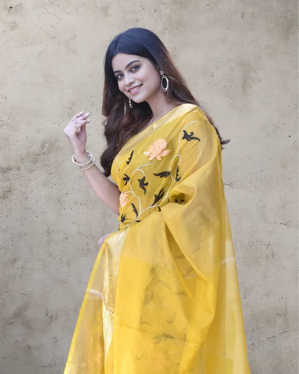 Mellow_Yellow_Banarasi_Weaving_Tissue_Silk_Saree
