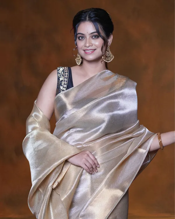 Light_Gold_Banarasi_Weaving_Tissue_Silk_Saree