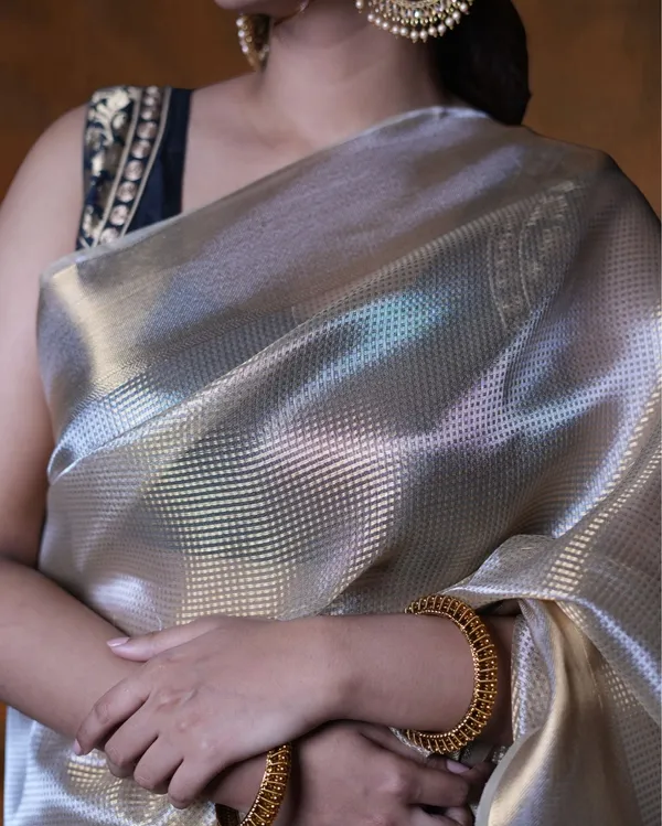 Light_Gold_Banarasi_Weaving_Tissue_Silk_Saree
