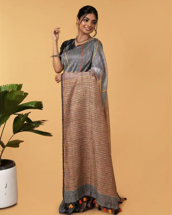 Alluring_Beauty_Gray_Kantha_Saree