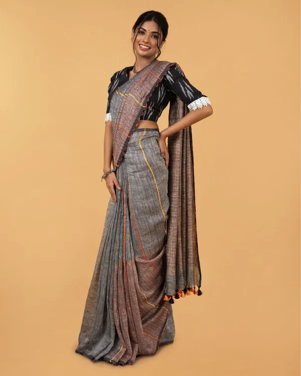 Alluring_Beauty_Gray_Kantha_Saree