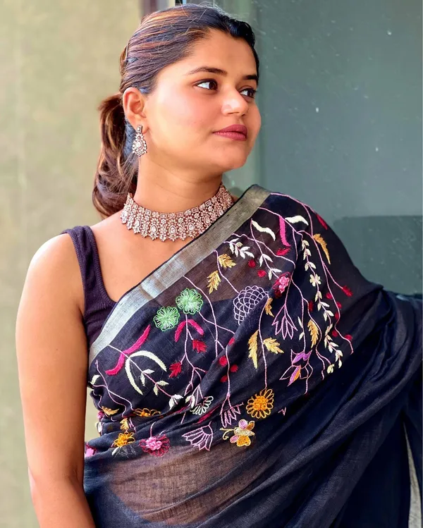 Bhavbheeni_Black_Embroidered_Saree