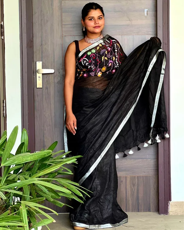 Bhavbheeni_Black_Embroidered_Saree