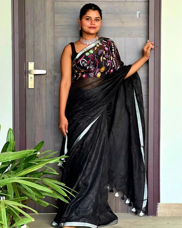 Bhavbheeni_Black_Embroidered_Saree