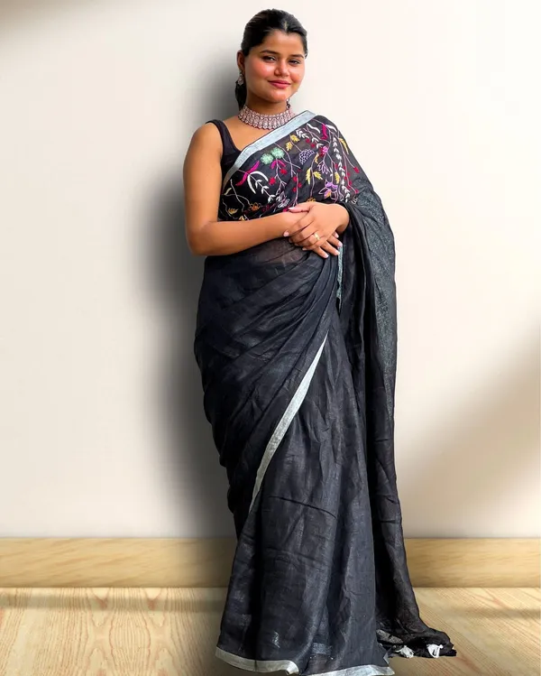 Bhavbheeni_Black_Embroidered_Saree