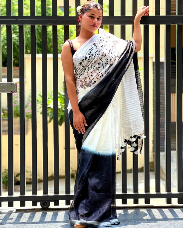 Bhavbheeni_Black_&_White_Embroidered_Saree