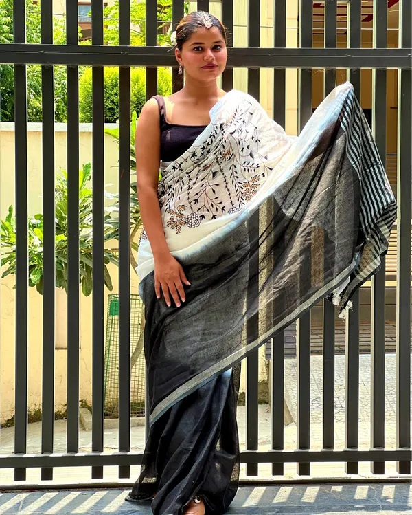 Bhavbheeni_Black_&_White_Embroidered_Saree