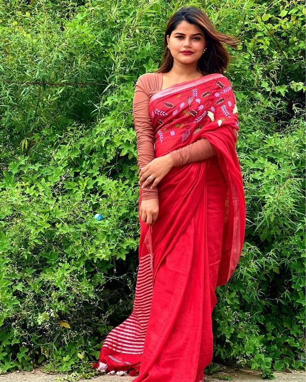 Bhavbheeni_Red_Embroidered_Saree