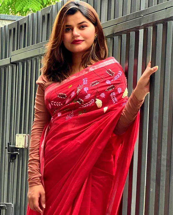 Bhavbheeni_Red_Embroidered_Saree