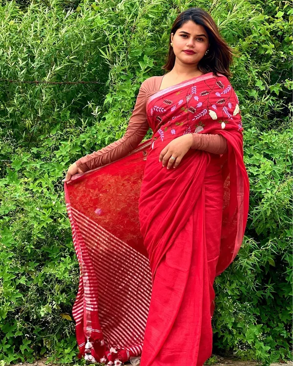Bhavbheeni_Red_Embroidered_Saree