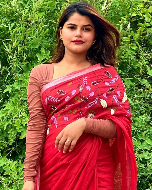 Bhavbheeni_Red_Embroidered_Saree