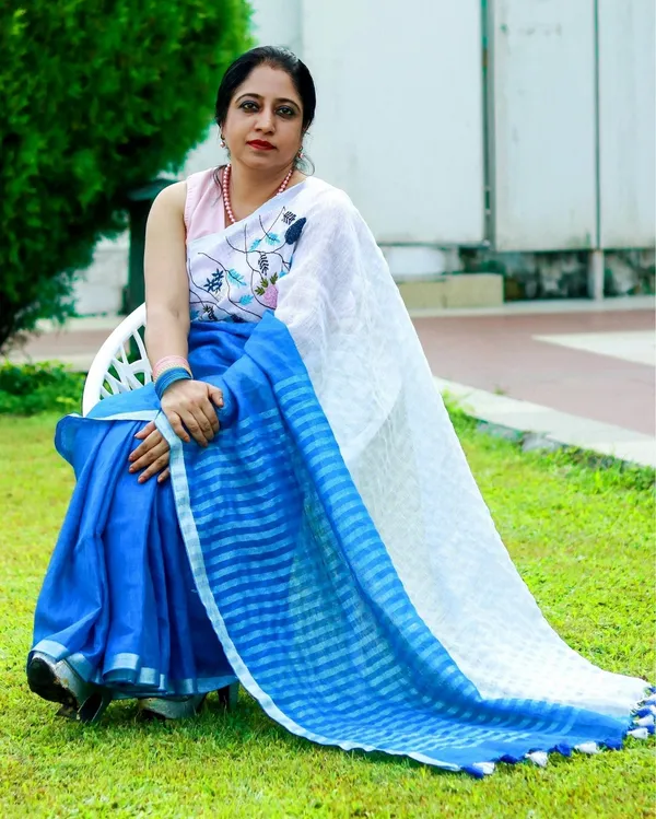 Bhavbheeni_White_&_Blue_Embroidered_Saree