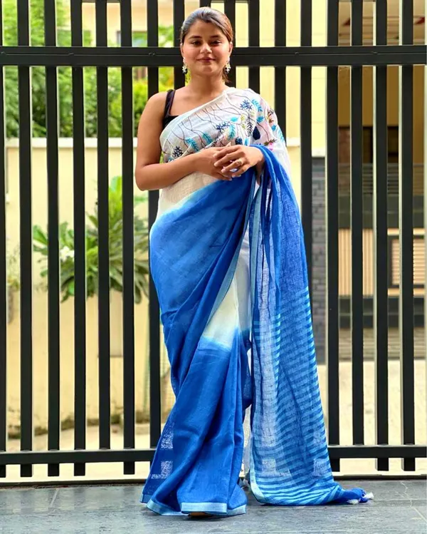Bhavbheeni_White_&_Blue_Embroidered_Saree