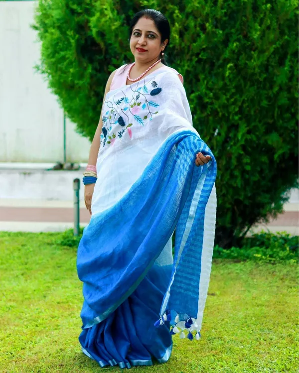Bhavbheeni_White_&_Blue_Embroidered_Saree