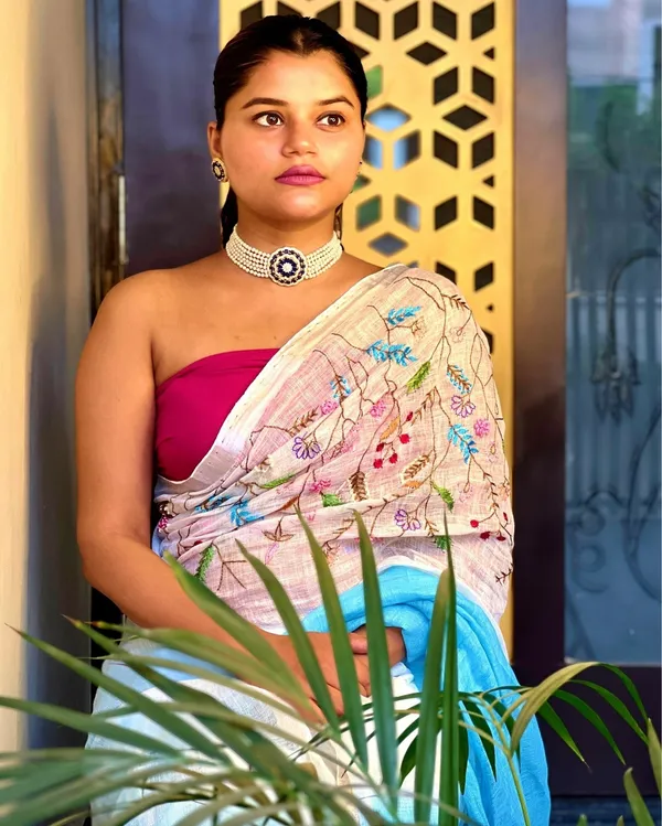 Bhavbheeni_White_&_Light_Blue_Embroidered_Saree