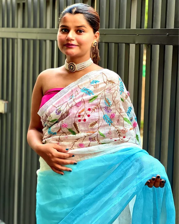 Bhavbheeni_White_&_Light_Blue_Embroidered_Saree
