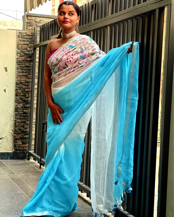 Bhavbheeni_White_&_Light_Blue_Embroidered_Saree
