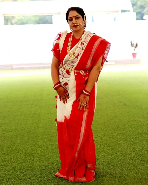 Bhavbheeni_White&_Red_Embroidered_Saree