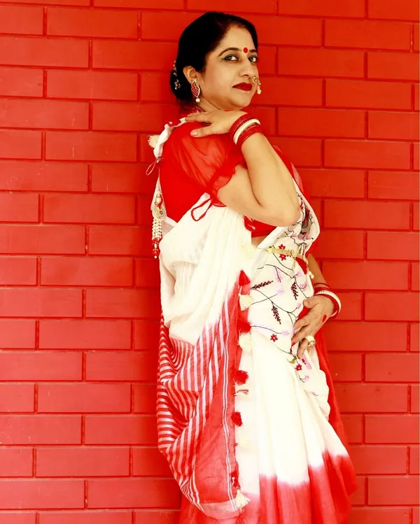 Bhavbheeni_White&_Red_Embroidered_Saree